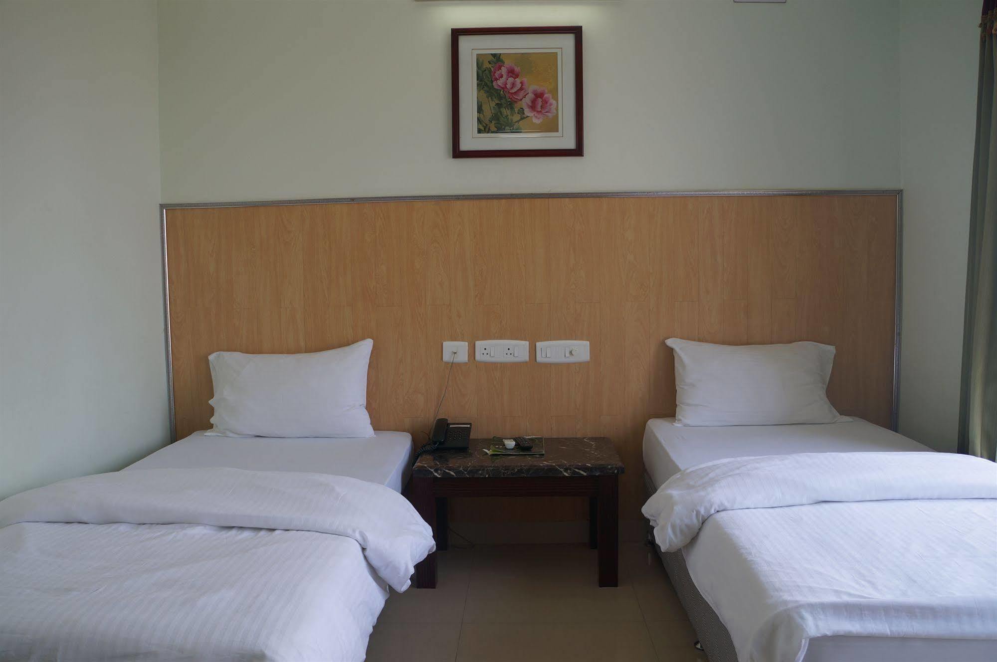 Lotels Hotel Chennai Bagian luar foto