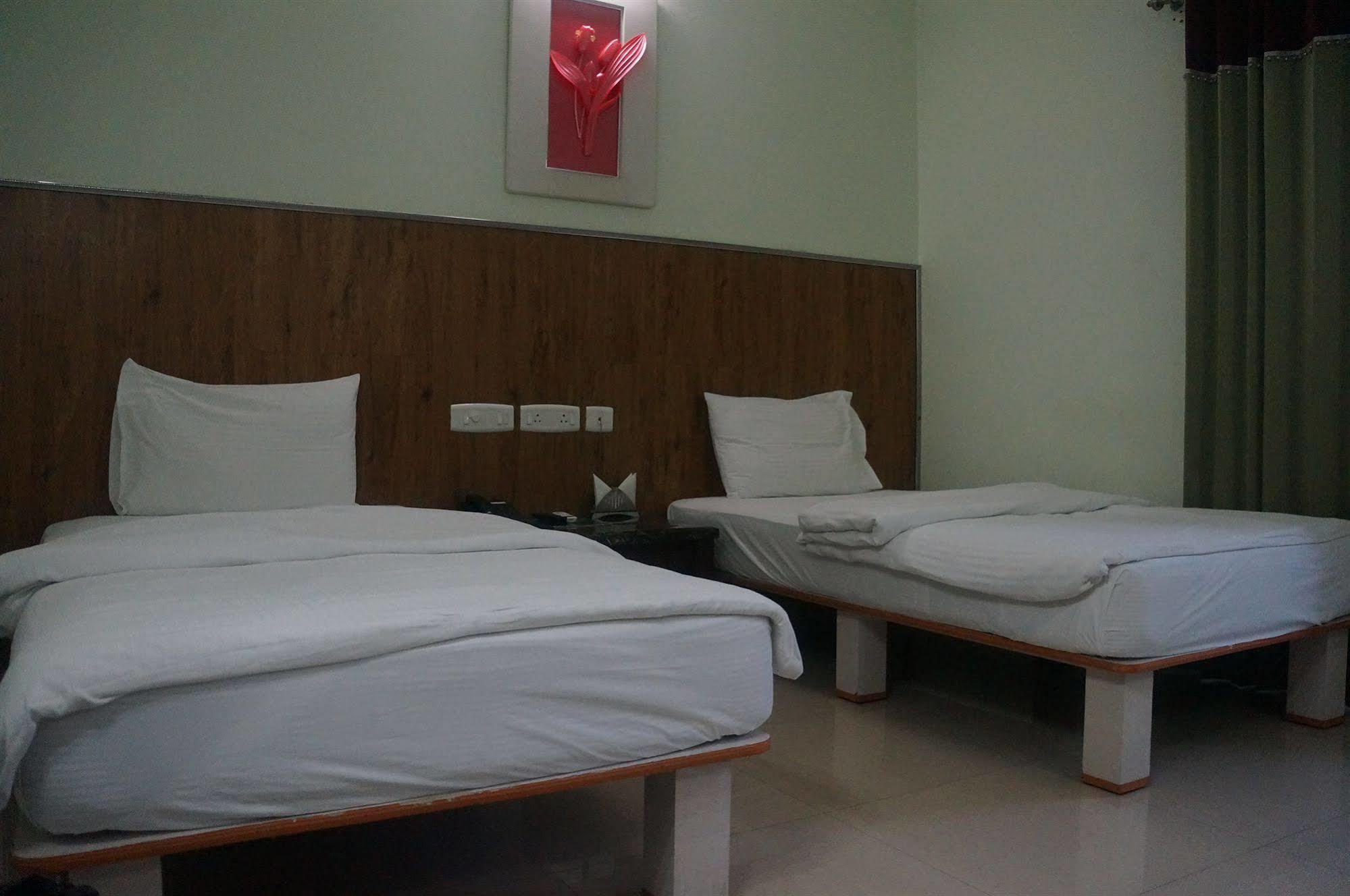 Lotels Hotel Chennai Bagian luar foto